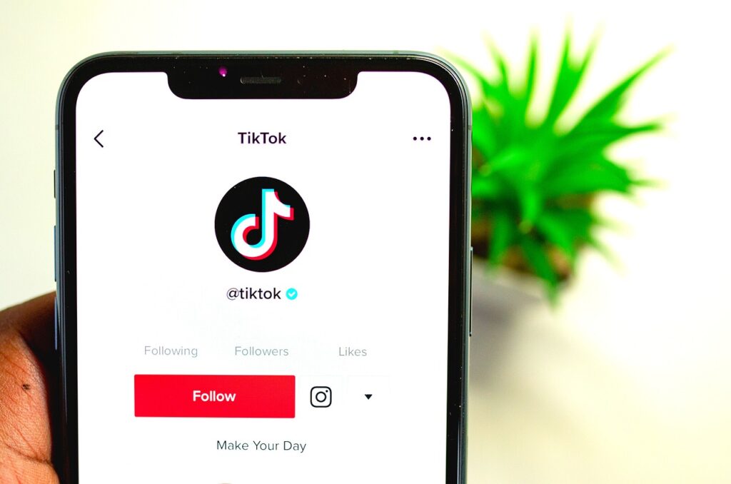 TikTok vs YouTube