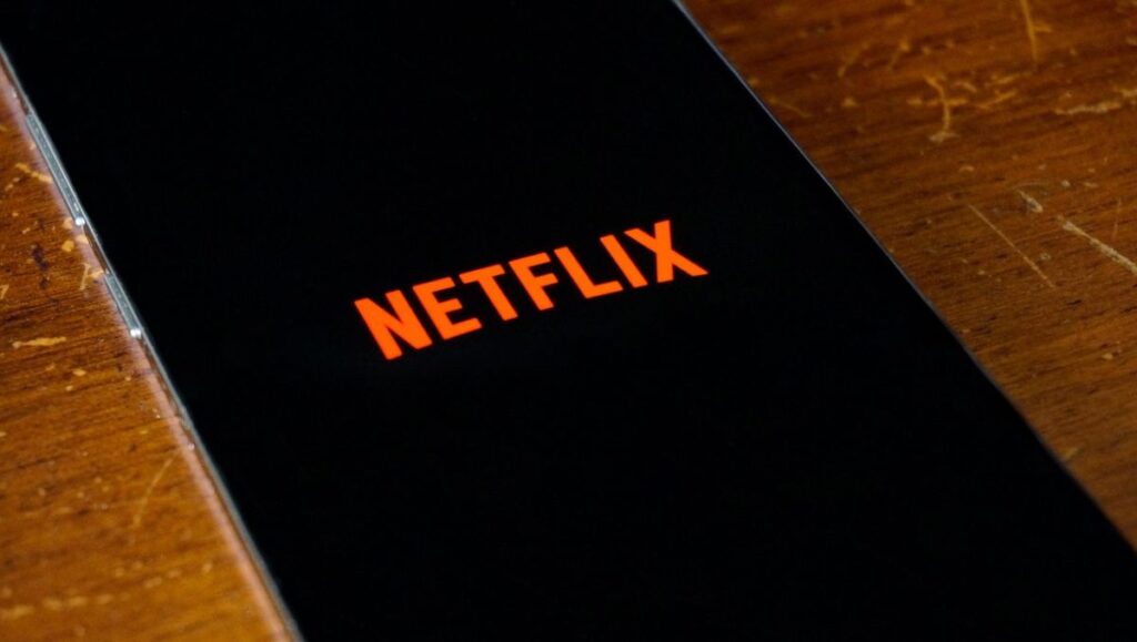netflix cobrara tarifa extra por compartir cuenta