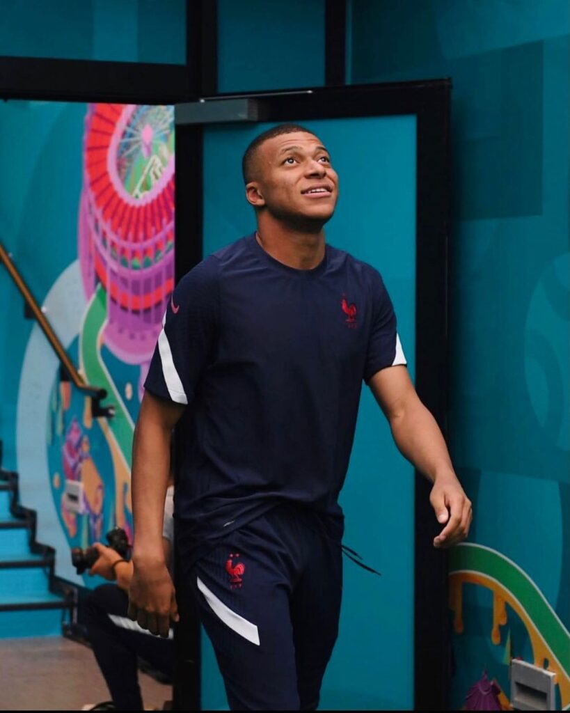 Cuanto gana Mbappé al año