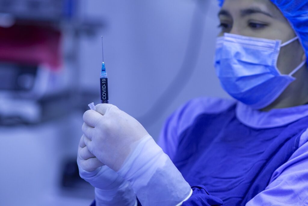 FDA autoriza vacuna novavax