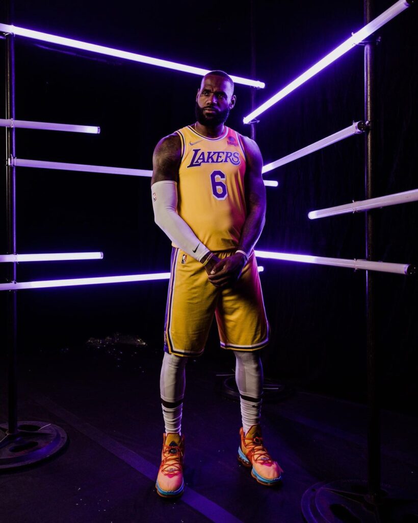 botas de lebron james subasta 2023