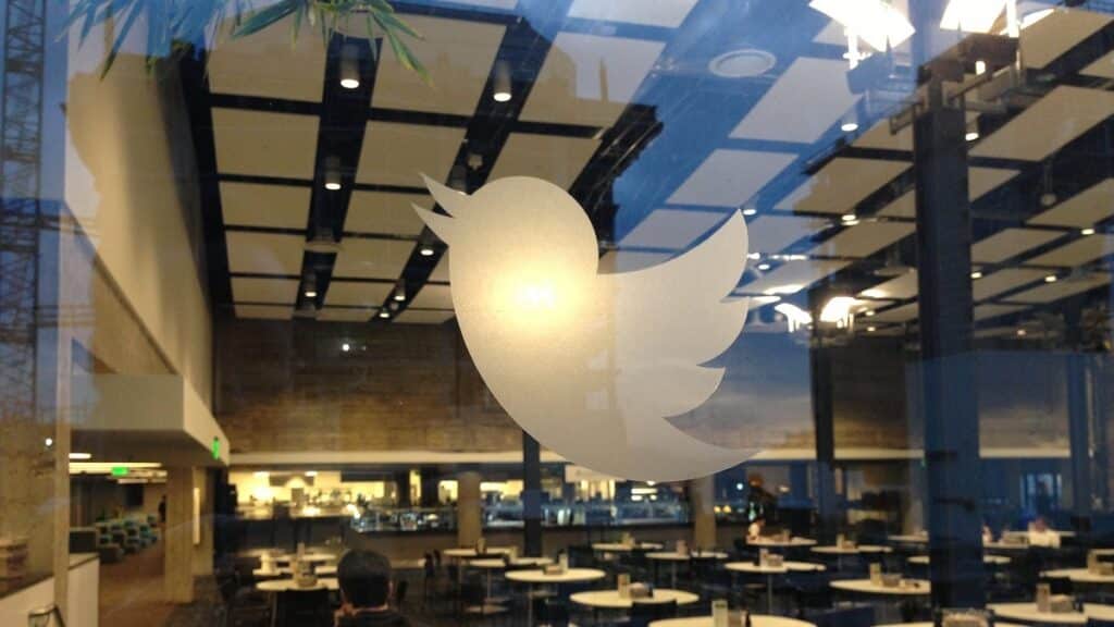 cuantos caracteres permite twitter 2022