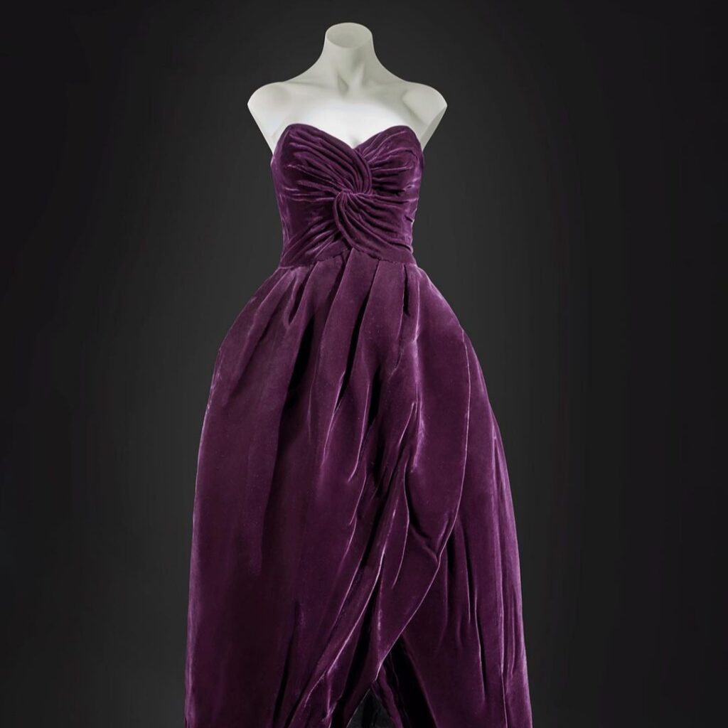 por cuanto fue subastado el vestido de diana