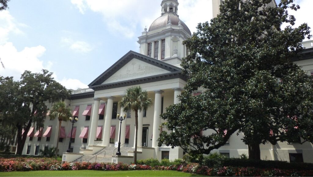 Por que fueron aprobadas nuevas leyes en el mercado de seguros de propiedad en florida
