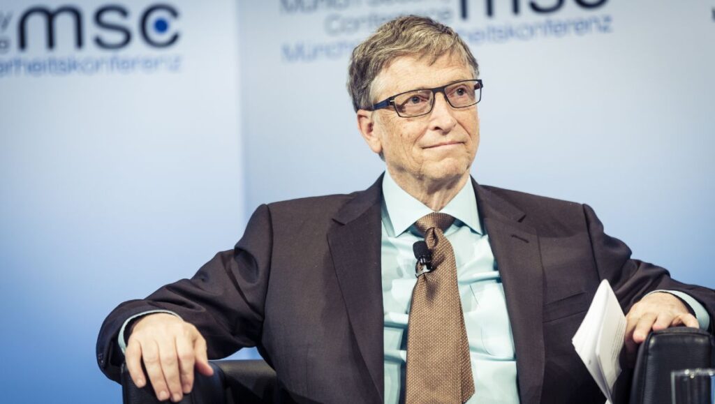a quien le compro las acciones de heineken bill gates?