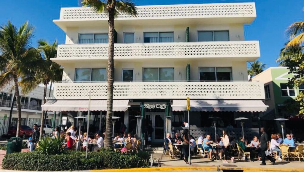news cafe de south beach cuando reabrio sus puertas?