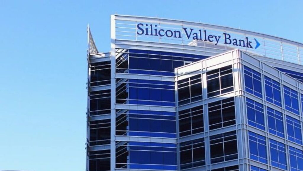que provoco el colapso del silicon valley bank?