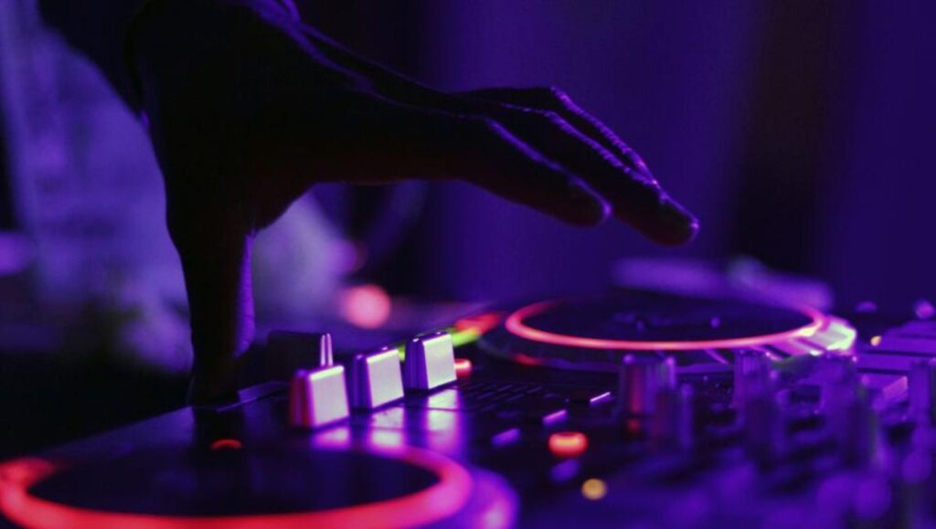 cual es la IA que esta reemplazando a djs en londres?